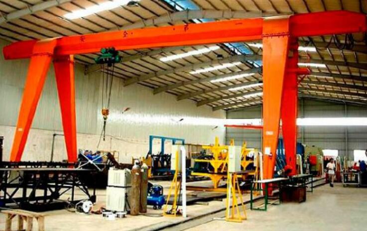 門(men)式起重(zhòng)機安裝(zhuang)注意事(shi)項